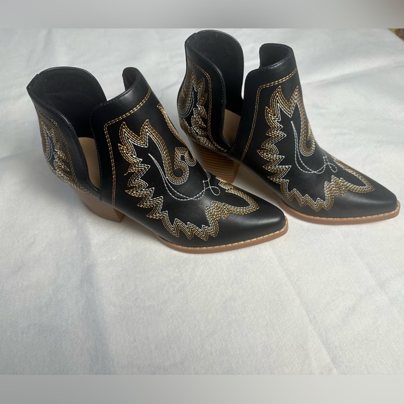 SHEIN Black and Gold Embroidered Ankle Boots size 6 - Picture 3 of 7